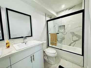New Spacious Townhome in Hollywood