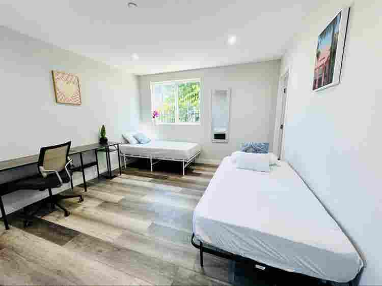 New Spacious Townhome in Hollywood