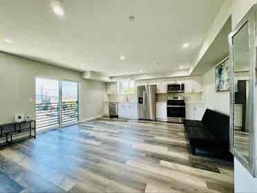 New Spacious Townhome in Hollywood