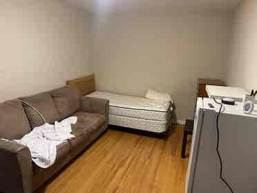 2 rooms Available