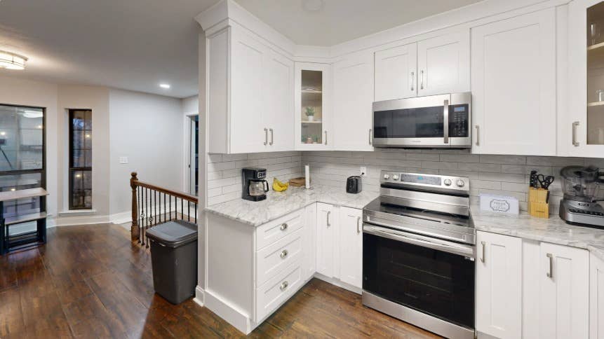 Furnished Room – Move-in Ready!