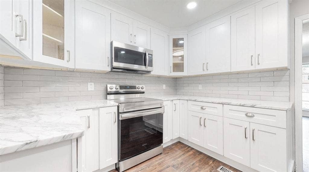 Furnished Room – Move-in Ready!
