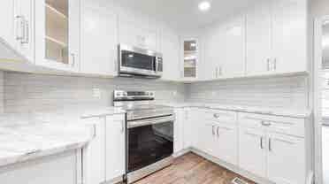 Furnished Room – Move-in Ready!