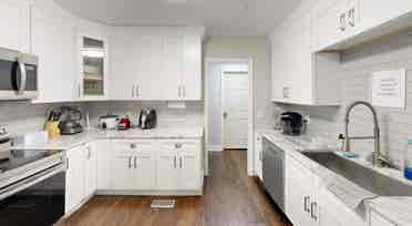 Furnished Room – Move-in Ready!