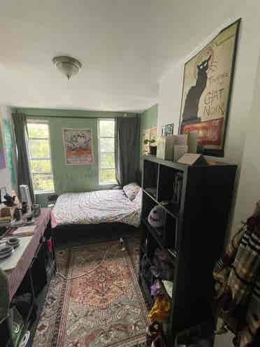 Sunny East Williamsburg Room