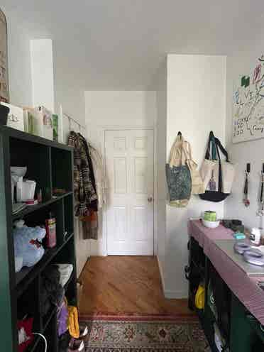 Sunny East Williamsburg Room