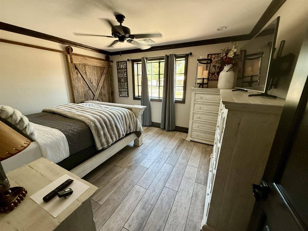 furnished room & all utilities