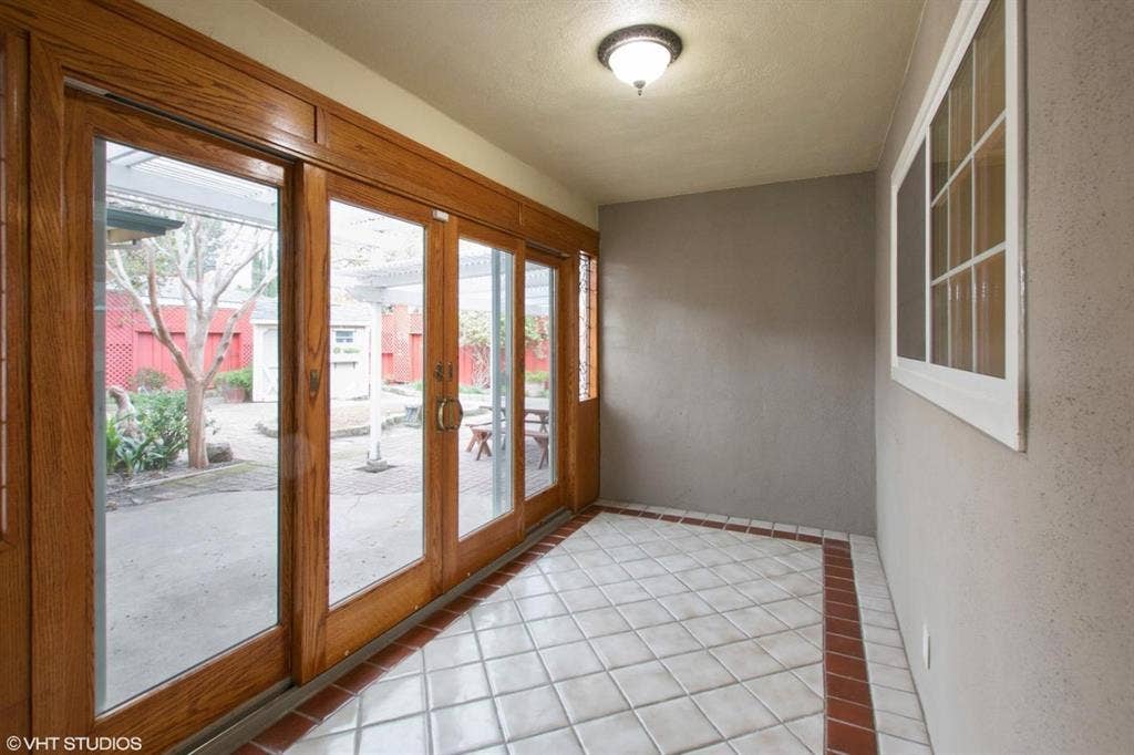 Private Room, Big Common Spaces