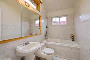 Private Room, Big Common Spaces