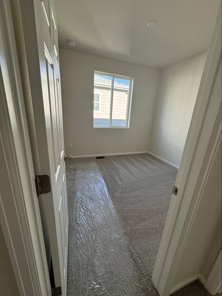 Looking for a responsible roommate