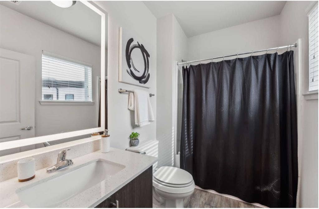 Private Bedroom/Bathroom