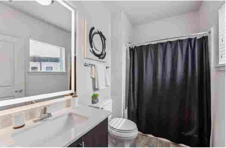 Private Bedroom/Bathroom