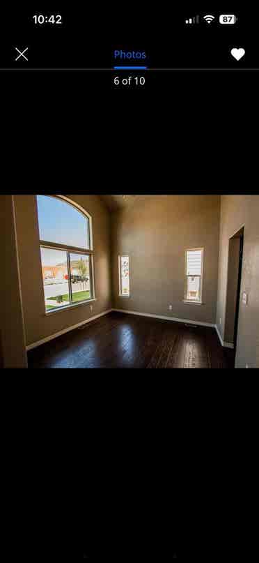 Looking for 1 roommate!