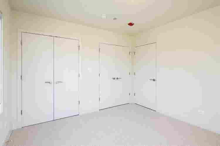 Short term lease w/ option to renew