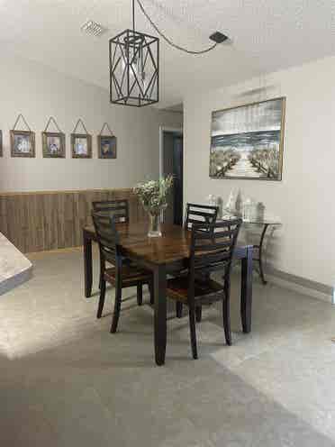 Furnished room in pool home 