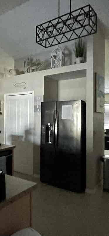 Furnished room in pool home 