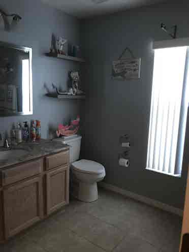 Furnished room in pool home 