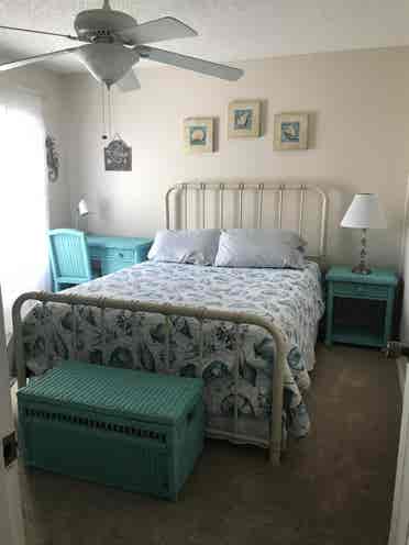 Furnished room in pool home 