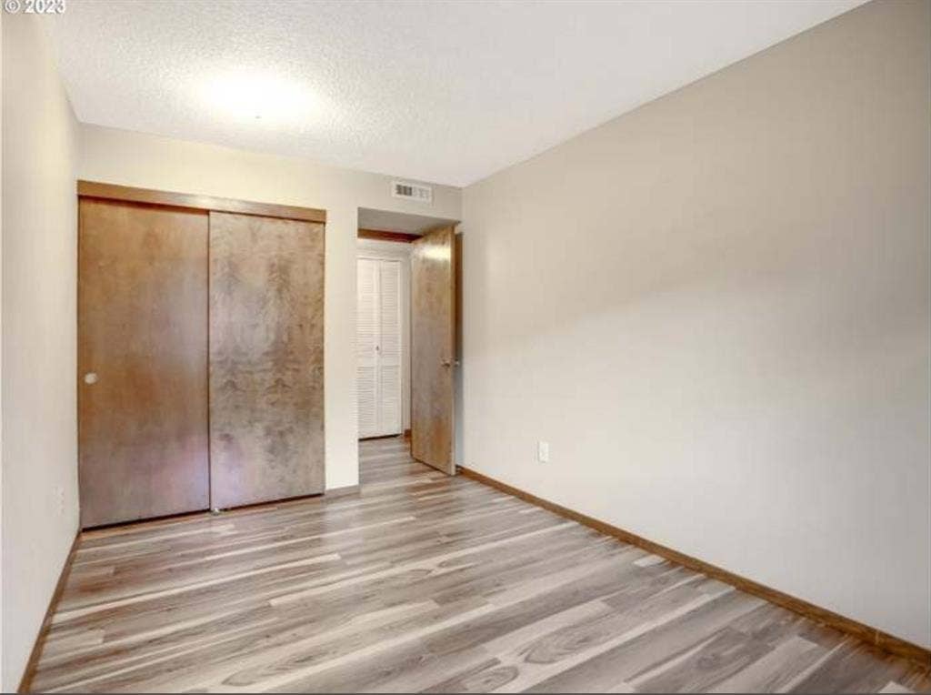 Furnished w/ bed. Closet + Laundry!