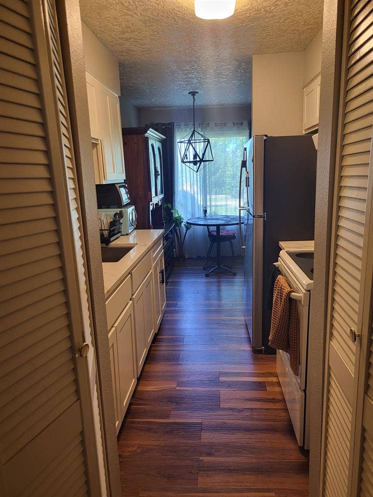 Furnished w/ bed. Closet + Laundry!