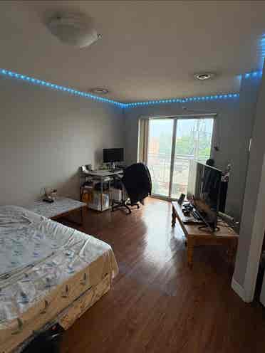 Non-furnished room for rent - Girls