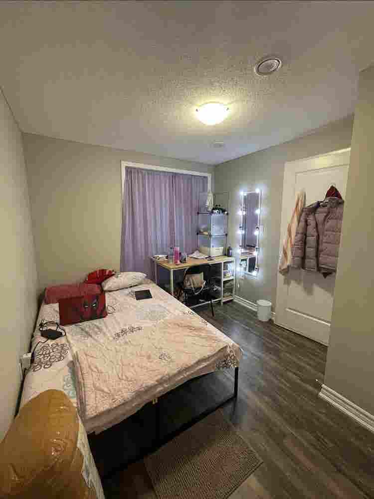 Non-furnished room for rent - Girls