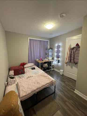 Non-furnished room for rent - Girls
