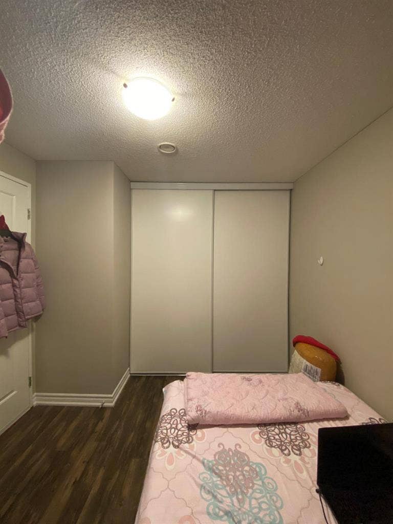Non-furnished room for rent - Girls