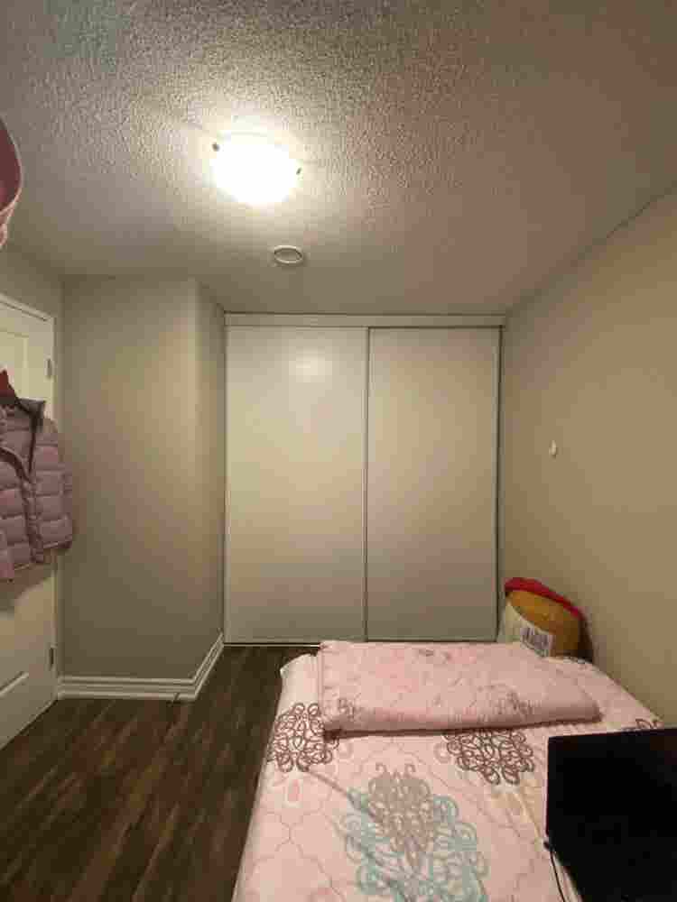 Non-furnished room for rent - Girls