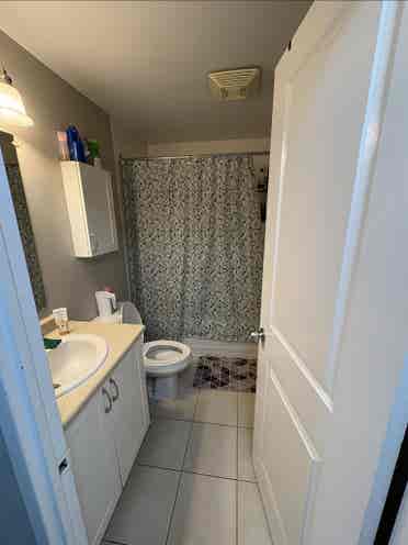 Non-furnished room for rent - Girls