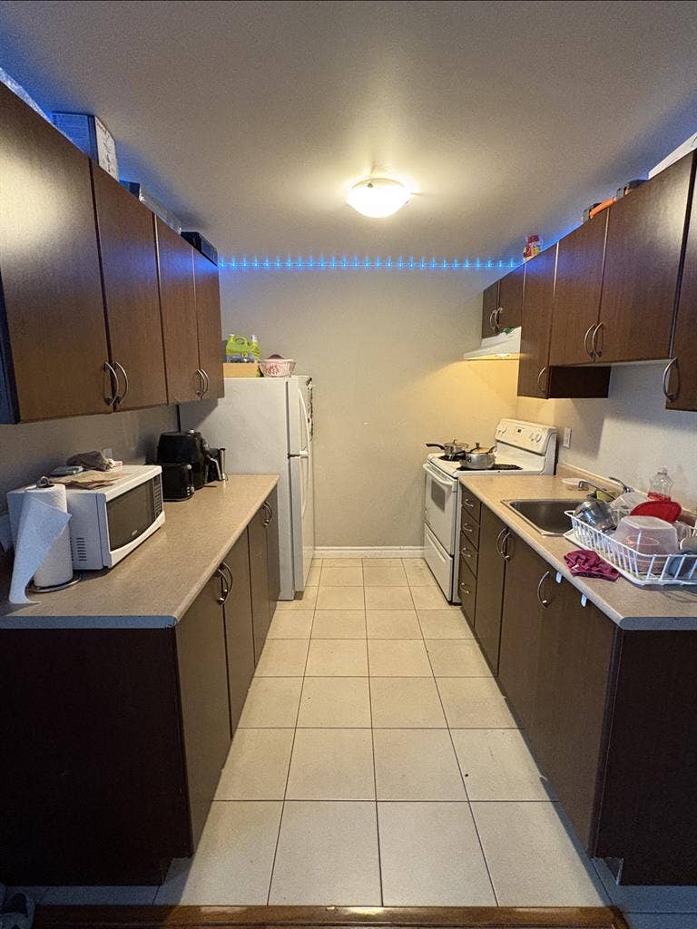 Non-furnished room for rent - Girls