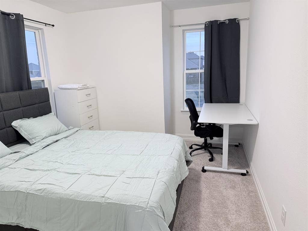 Fully Furnished Room in Little Elm