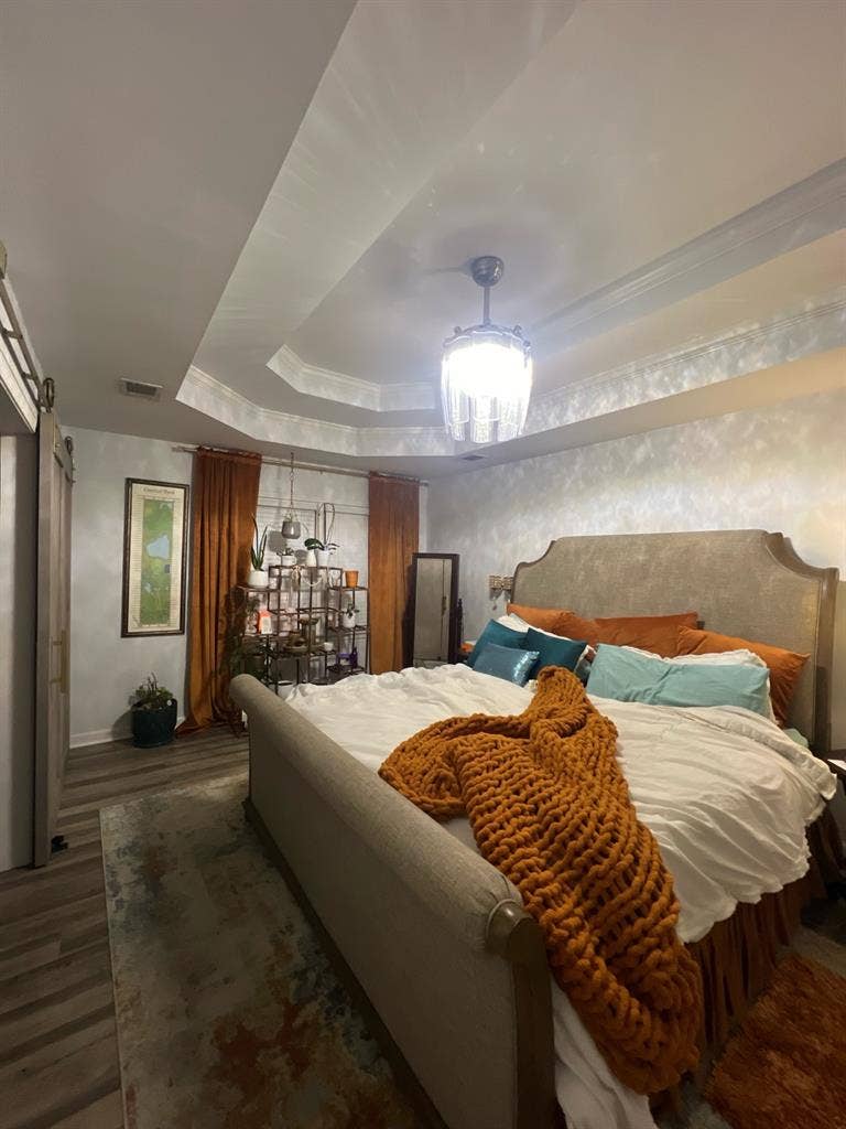 Beautiful  Master w/ kitchenette