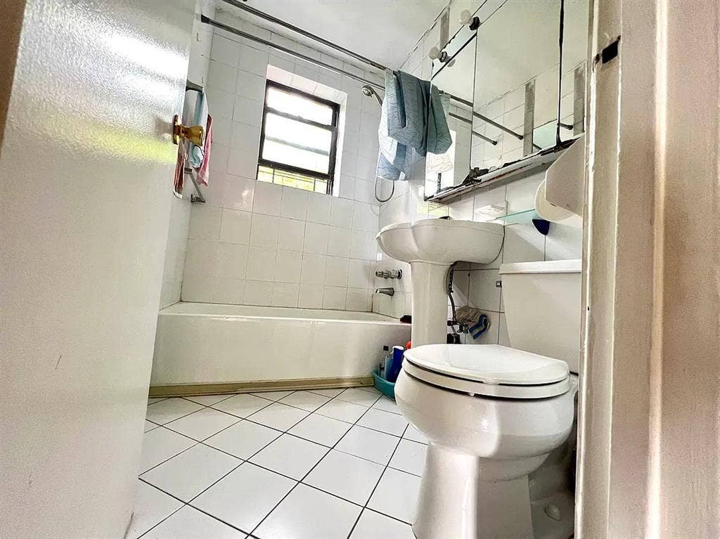 I'm Offering Room for Rent