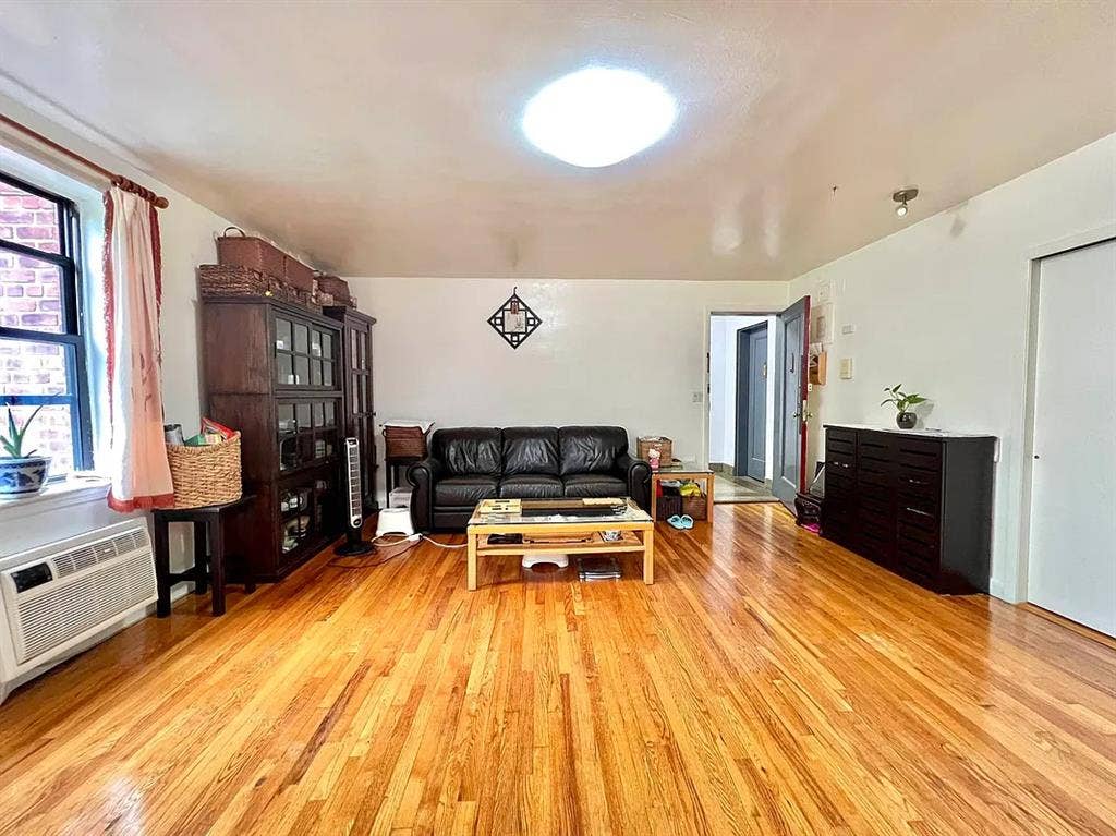 I'm Offering Room for Rent