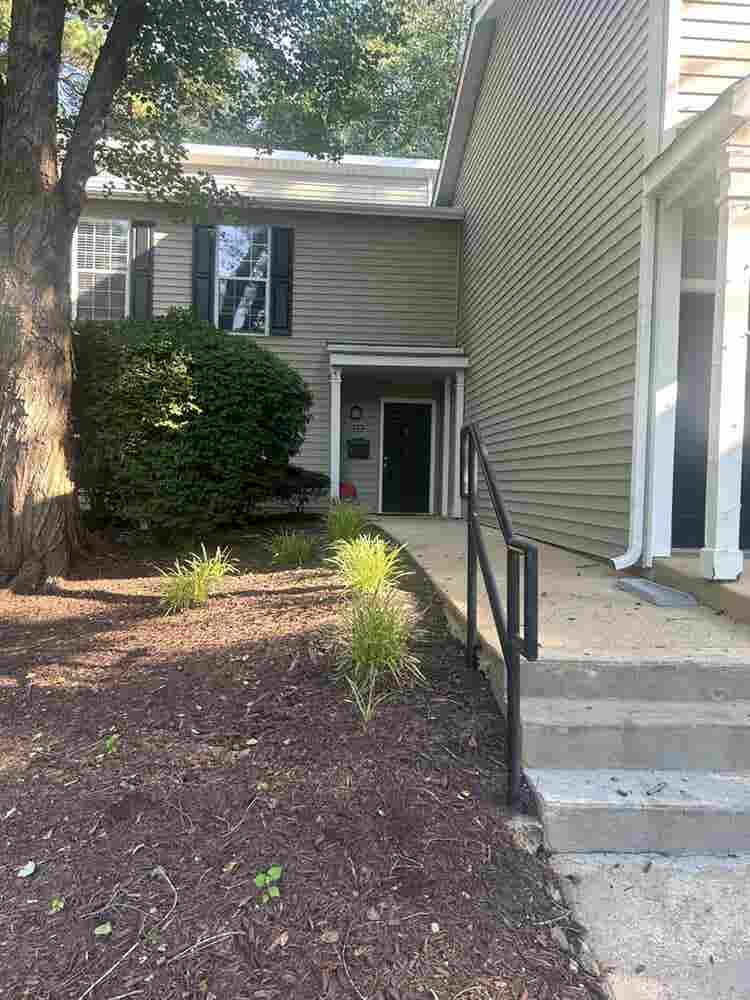 Townhouse near Lake Johnson