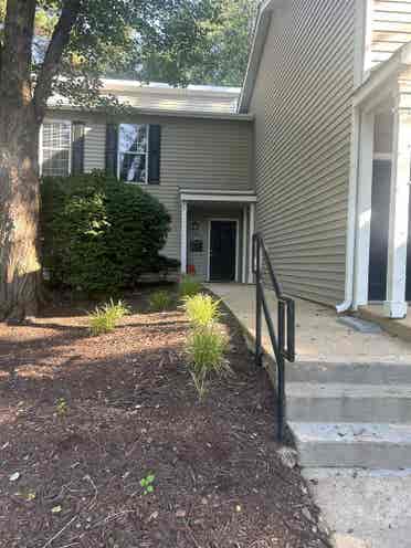 Townhouse near Lake Johnson