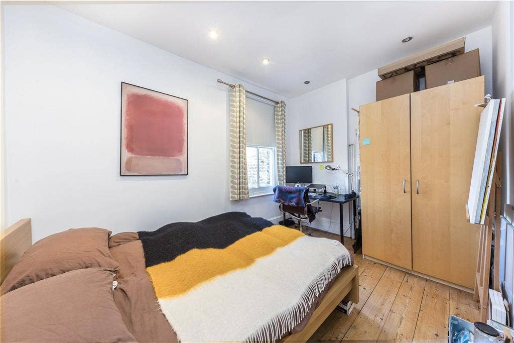 Double bedroom available in Brixton