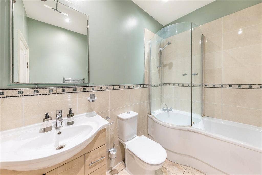 Double bedroom available in Brixton