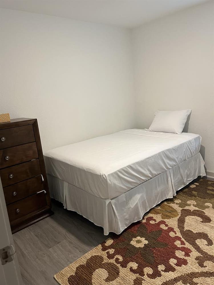 Female shared living  Katy TX