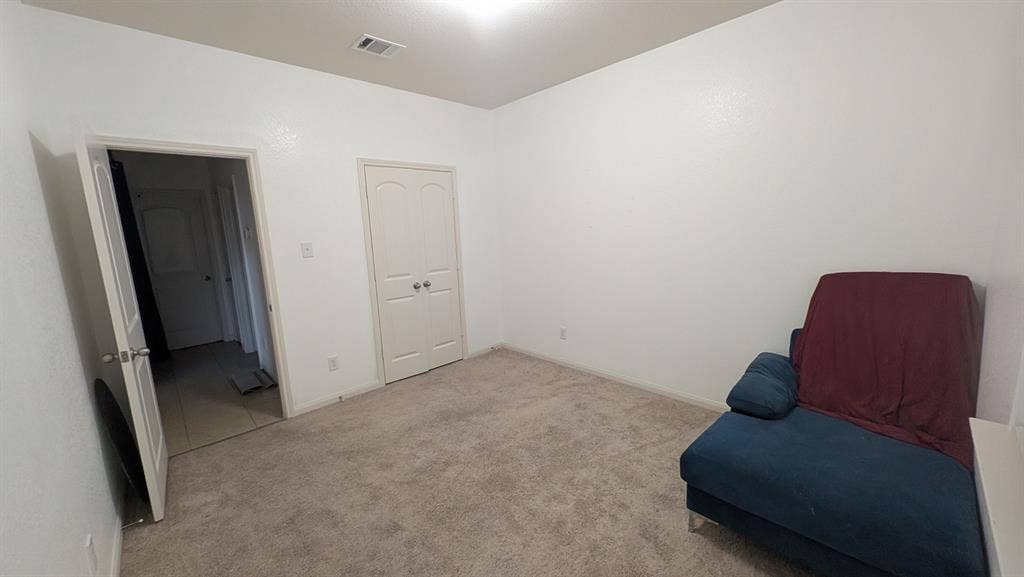 Room for rent in house
