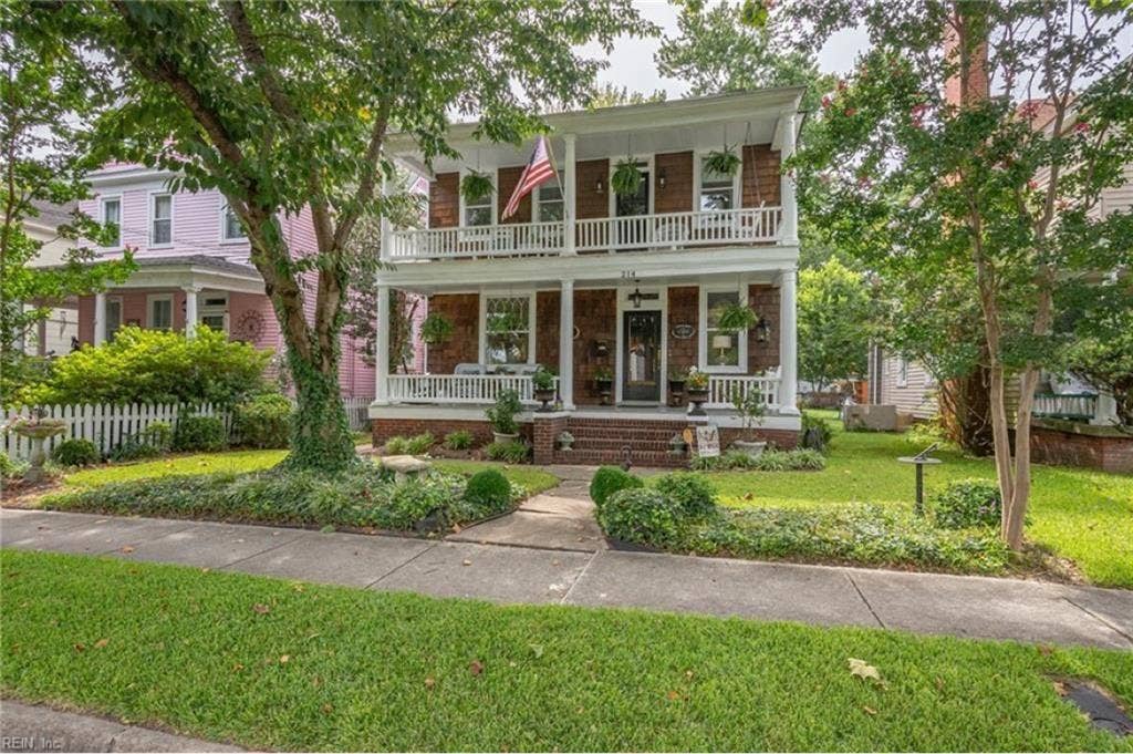 Roommates needed for large house!