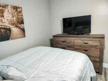Clean, Quiet & Cozy Room.