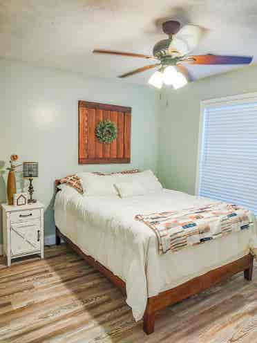 Clean, Quiet & Cozy Room.