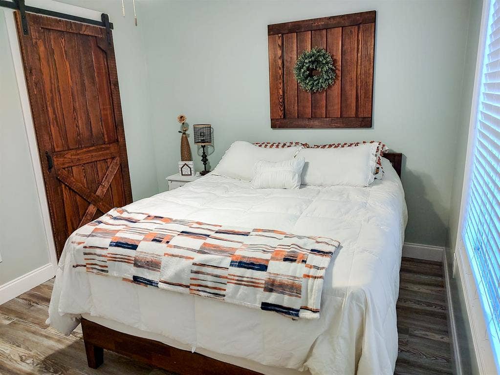 Clean, Quiet & Cozy Room.