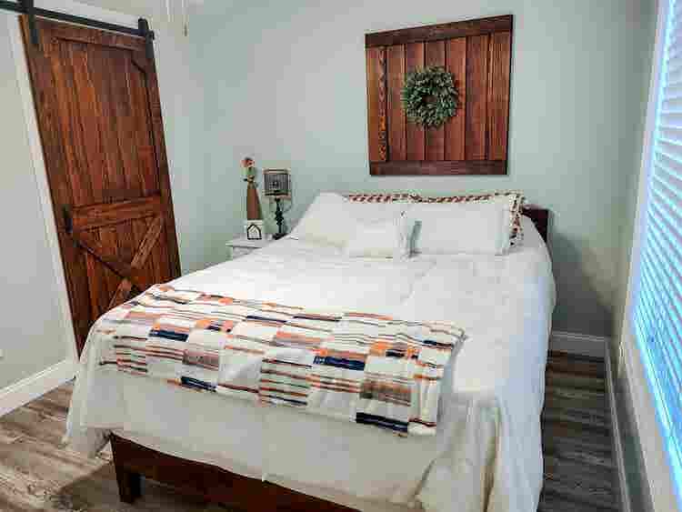 Clean, Quiet & Cozy Room.