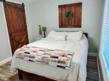 Clean, Quiet & Cozy Room.