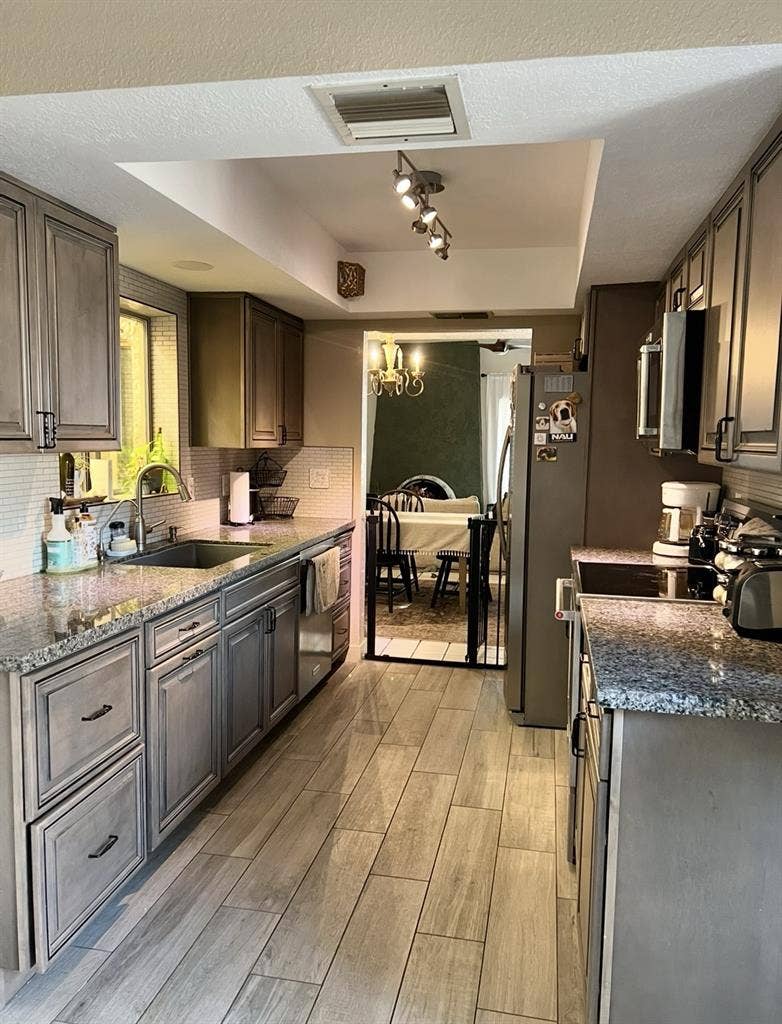 Looking for third roommate!