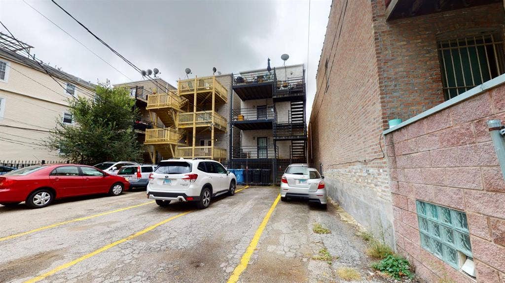1 BR in Chicago