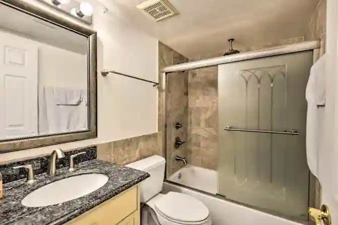 Room with Private Batheroom!